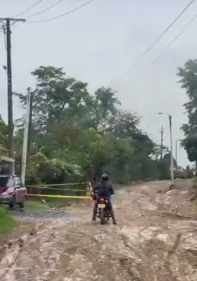 Estudiantes de la UIS Barbosa protestan por suspensión de pavimentación vial
