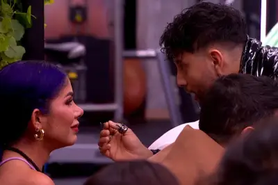 Exempleada denuncia que prometido de Alexa Torrex gastaría su dinero en modelos webcam