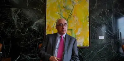 Gerente del Banrep expresa dolor por subir tasas de interés mientras Hacienda regresa a sesiones