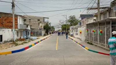 Gobernador de Bolívar entrega pavimento en Olaya Herrera tras 80 años de espera comunitaria