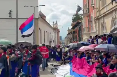 Indígenas Misak protestan frente a Cancillería en Bogotá: afectaciones en movilidad