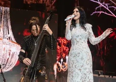 Laura Pausini confronta a fan que bosteza en concierto de Barcelona: momento viral