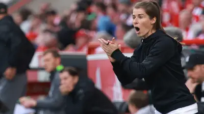 Marie-Louise Eta hace historia como primera entrenadora en dirigir equipo masculino en Bundesliga