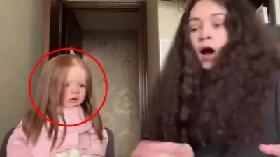 Muñeca hiperrealista se mueve sola y aterra a joven en video viral