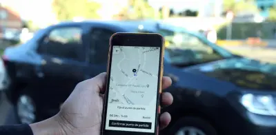 Panamá transforma Uber e Indrive en 'taxis de lujo' con nueva regulación estricta