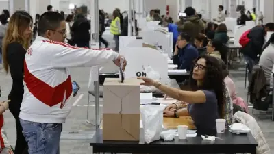 Perú amplía jornada electoral por retrasos en apertura de centros de votación