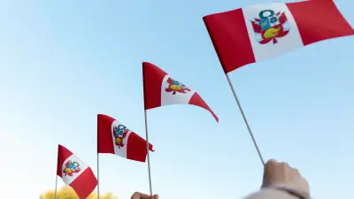 Perú elige a su noveno presidente en una década con récord de 35 candidatos