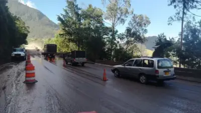 Reabren vía Mosquera-La Mesa tras remover 2.000 m³ de lodo