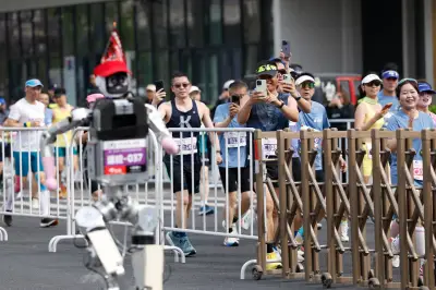Robot humanoide bate récord mundial humano en media maratón en Beijing