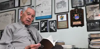 Rogelio Echavarría: El poeta que caminó entre la niebla del periodismo cultural colombiano
