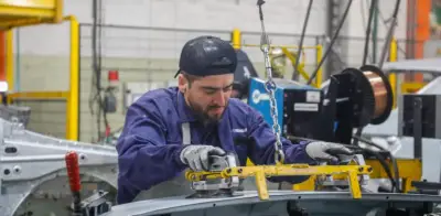 Salario mínimo récord no afecta empleo en Colombia, pero genera alertas de desaceleración