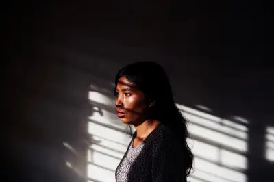 Sugey Amaya: La mujer que espera noches enteras para liberar reclusos en El Salvador