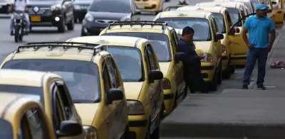 Taxistas anuncian bloqueos en Bogotá y advierten que la ciudad podría amanecer paralizada