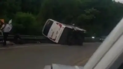 Tragedia en la vía La Mesa-Mosquera: un muerto y siete heridos en volcamiento de bus