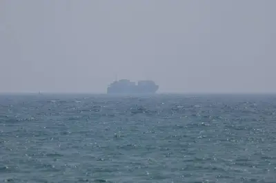 Trump anuncia alto al fuego con Irán y promete gestionar tráfico en Ormuz