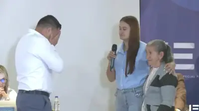 Víctima del conflicto abraza a militar en acto de reconciliación en Colombia