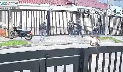 Violento asalto a mujer en Nicolás de Federmán: captado en cámaras de seguridad