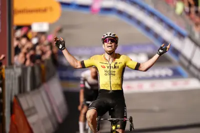 Wout Van Aert derrota a Tadej Pogacar en un épico mano a mano en la París-Roubaix 2026