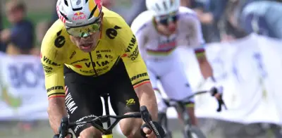 Wout van Aert se corona en la París-Roubaix tras épico duelo con Tadej Pogacar en el velódromo