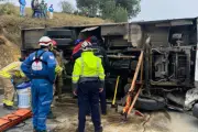 Accidente en vía Tunja-Villa de Leyva: bus público volcado deja 11 heridos en curva peligrosa