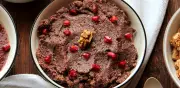 Avena horneada con cacao y frutos rojos: desayuno nutritivo que sabe a postre