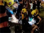 Bomberos de Cali rescatan a joven con dedo atrapado en banca del MIO en Potrero Grande