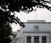 Bonos de EE.UU. caen tras datos laborales positivos que reducen expectativas de recortes de tasas