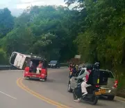 Bus volcado en Cundinamarca deja un muerto y siete heridos en La Mesa