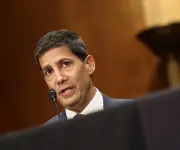 Candidato a la FED promete independencia monetaria ante presión de Trump