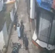Captan en video violento atraco a joven en motocicleta en Floridablanca