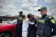 Capturan a presuntos ladrones del Mazda rojo que asaltaron McDonald's en Bogotá