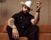 Carín León hace historia: será el primer mexicano en encabezar festival en Tokio