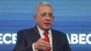 Carta anónima sobre magnicidio de Miguel Uribe llega a manos de Álvaro Uribe