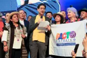 Cepeda evita debates y restringe información a votantes