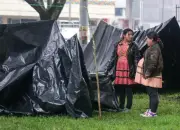 Choque entre Alcaldía de Bogotá y Gobierno Petro por atención a comunidades embera