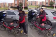 Conductor agrede a motociclista en Soacha tras choque y daña su vehículo con cruceta