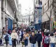 Congreso peruano impulsa nivelación salarial para empleados CAS mientras expertos alertan riesgos fiscales