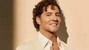 David Bisbal reinventa clásico de Camilo Sesto con versión moderna de 'Vivir así es morir de amor'