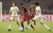 Deportes Tolima y Universitario empatan sin goles en debut opaco de Copa Libertadores
