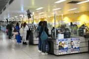 Discriminación migratoria: barreras invisibles en aerolíneas