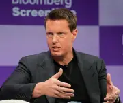 Ellison promete 30 películas anuales si se aprueba fusión de Paramount y Warner Bros