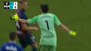 Escándalo en España: arquero argentino golpeó a rival y quedó captado en video