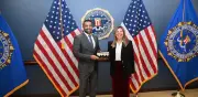 Fiscal Luz Adriana Camargo sostiene reunión clave con director del FBI Kash Patel en Estados Unidos