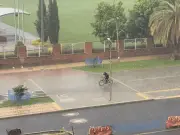 Fuerte aguacero en Bogotá: Transmicable suspendido y calles inundadas