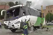 Grave accidente en Suba: bus de servicio especial choca contra andén cerca de Centro Suba