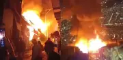 Grave incendio en Carpinelo, Medellín: ocho viviendas consumidas