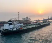 Irak reanuda exportaciones petroleras tras mes de parálisis por tensiones en Ormuz