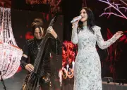 Laura Pausini confronta a fan que bosteza en concierto de Barcelona: momento viral