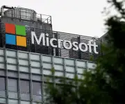 Microsoft pierde exclusividad con OpenAI y acciones caen