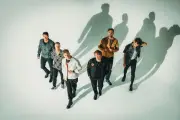OneRepublic lanza 'Need Your Love': un himno emocional que reafirma su legado musical
